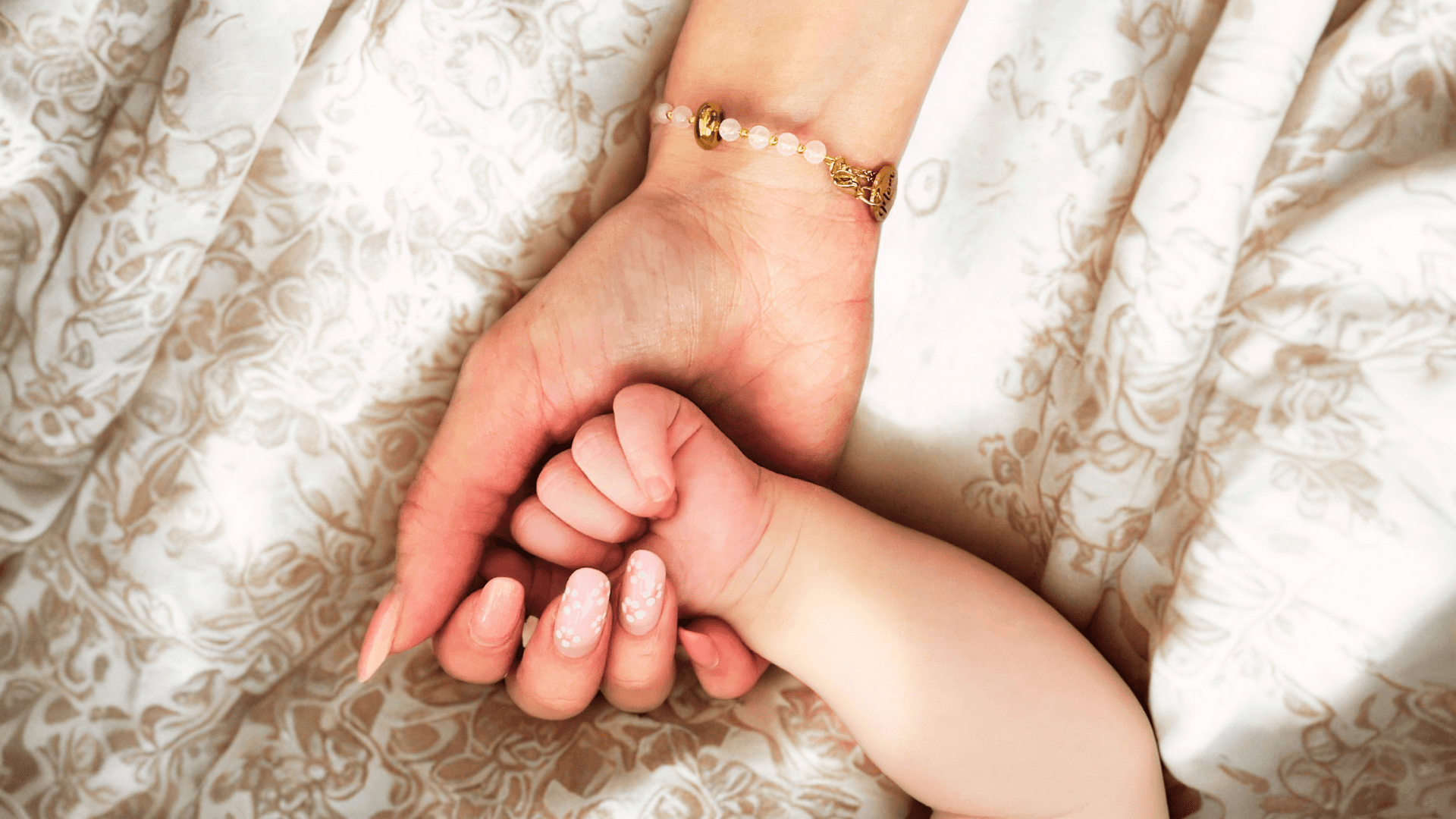 Bracelet MA en pierres naturelles pour jeunes mamans – suivi tétées et biberons